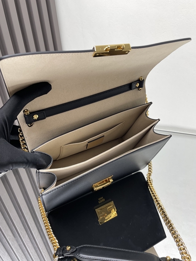 フェンディバッグ角部分ディテール